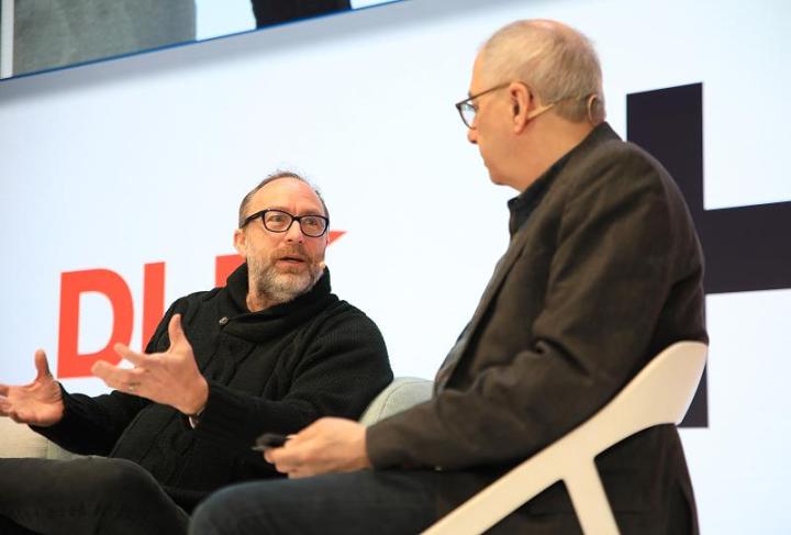 Jimmy Wales fra Wikipedia taler om social&nbsp;news