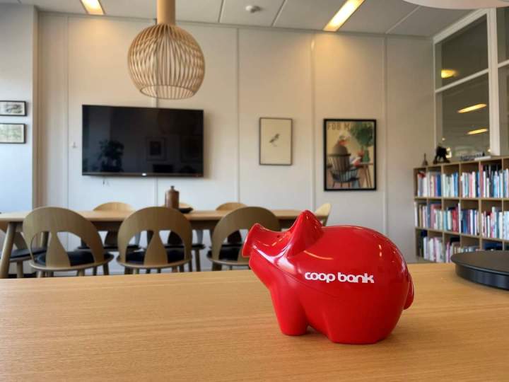Coop Bank, der blev grundlagt i 2013 som et tilbud til Coops 1,9 million medlemmer, har for første gang leveret&nbsp;overskud